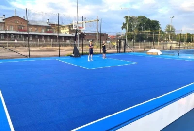 Sportsplätze im Außenbereich, langlebige Sportbodenlösungen, Sportplatz bauen,  